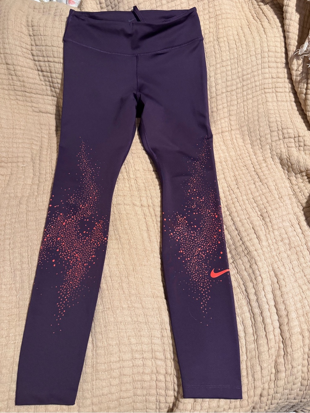 Nike women Purple Leggings with Pink Speckle Accent like new